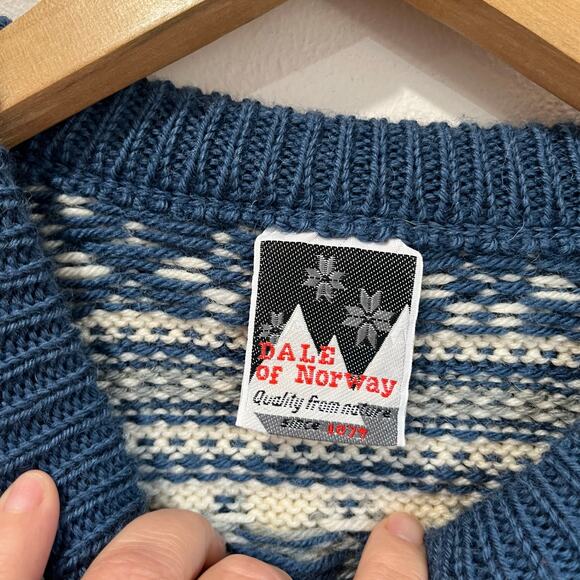 Dale of Norway Wool Sweater L Snowflake Nordic Cardigan Silver Clasps Vintage - Picture 4 of 9